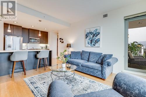 2040 Springfield Road Unit# 410, Kelowna, BC - Indoor Photo Showing Living Room