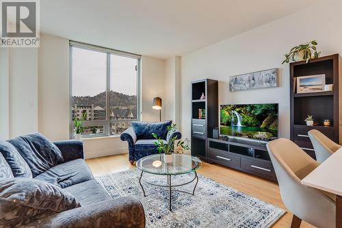 2040 Springfield Road Unit# 410, Kelowna, BC - Indoor Photo Showing Living Room