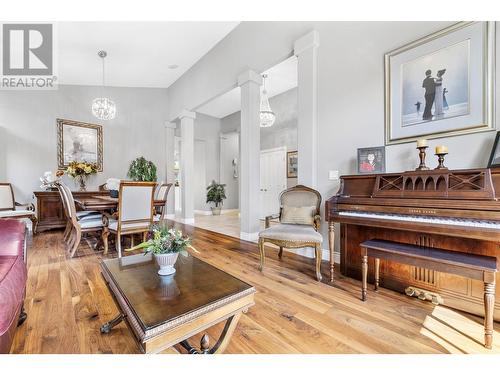 3945 Gallaghers Circle, Kelowna, BC - Indoor Photo Showing Living Room