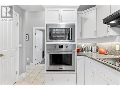 3945 Gallaghers Circle, Kelowna, BC - Indoor Photo Showing Kitchen