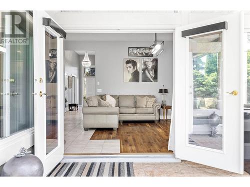 3945 Gallaghers Circle, Kelowna, BC -  Photo Showing Living Room