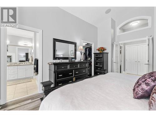 3945 Gallaghers Circle, Kelowna, BC - Indoor Photo Showing Bedroom