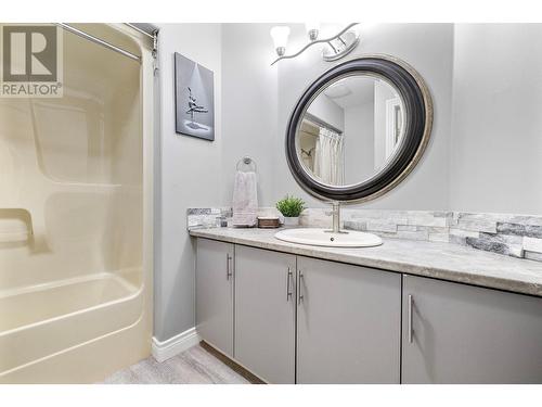 3945 Gallaghers Circle, Kelowna, BC - Indoor Photo Showing Bathroom