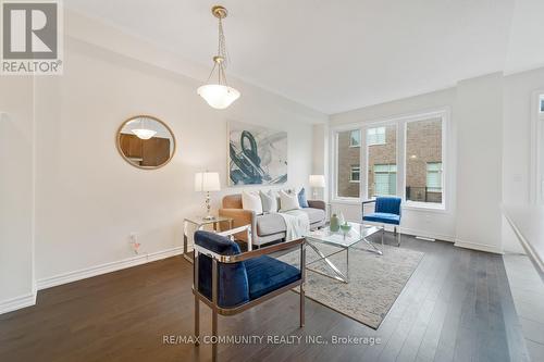 1116 Thompson Drive, Oshawa, ON - Indoor Photo Showing Living Room