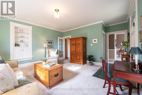 28 O'Brien Avenue, Whitchurch-Stouffville, ON - Indoor Photo Showing Living Room