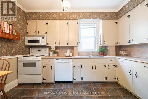 28 O'Brien Avenue, Whitchurch-Stouffville, ON - Indoor Photo Showing Kitchen With Double Sink