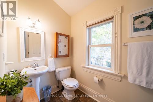 28 O'Brien Avenue, Whitchurch-Stouffville, ON - Indoor Photo Showing Bathroom