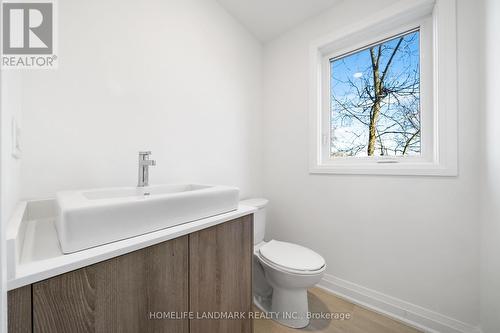 33 Persica Street, Richmond Hill, ON - Indoor Photo Showing Bathroom