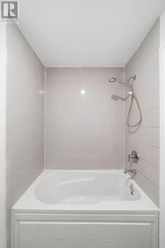 33 Persica Street, Richmond Hill, ON - Indoor Photo Showing Bathroom