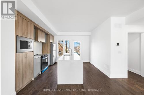 33 Persica Street, Richmond Hill, ON - Indoor Photo Showing Kitchen