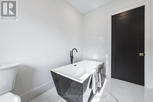 3111 Cemetery Road, Hamilton, ON - Indoor Photo Showing Bathroom