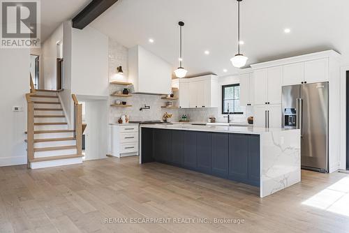 3111 Cemetery Road, Hamilton, ON - Indoor Photo Showing Kitchen With Upgraded Kitchen