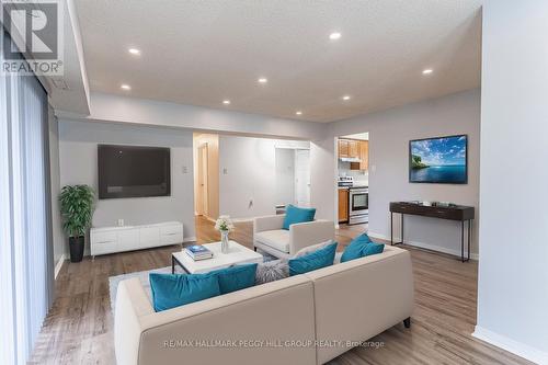 35 - 119 D'Ambrosio Drive, Barrie, ON - Indoor Photo Showing Living Room