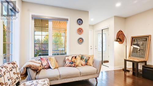 3824 Talias Crescent, Mississauga, ON - Indoor Photo Showing Living Room