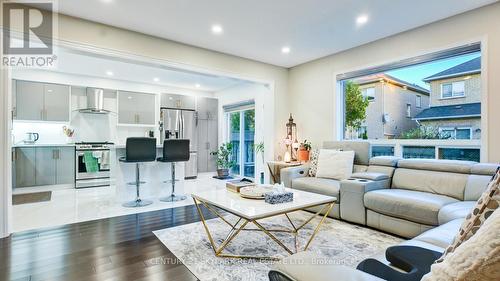 3824 Talias Crescent, Mississauga, ON - Indoor Photo Showing Living Room