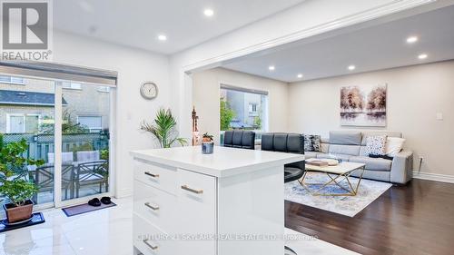 3824 Talias Crescent, Mississauga, ON - Indoor Photo Showing Living Room