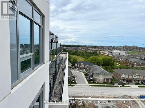 1009 - 3200 William Coltson Avenue, Oakville, ON - Outdoor With View