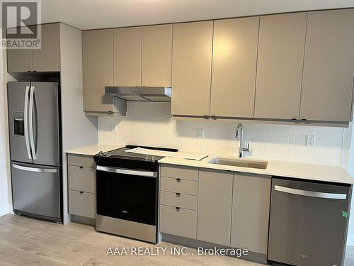 1009 - 3200 William Coltson Avenue, Oakville, ON - Indoor Photo Showing Kitchen