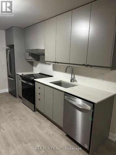 1009 - 3200 William Coltson Avenue, Oakville, ON - Indoor Photo Showing Kitchen With Stainless Steel Kitchen