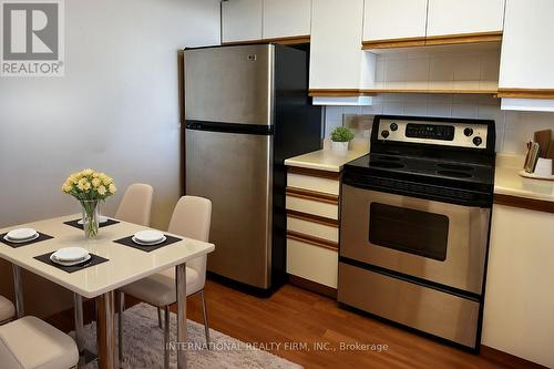 1906 - 55 Elm Drive, Mississauga, ON - Indoor Photo Showing Kitchen