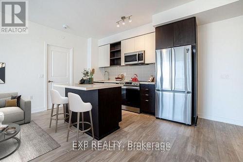 1707 - 4675 Metcalfe Avenue, Mississauga, ON - Indoor Photo Showing Kitchen With Upgraded Kitchen