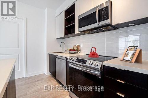 1707 - 4675 Metcalfe Avenue, Mississauga, ON - Indoor Photo Showing Kitchen