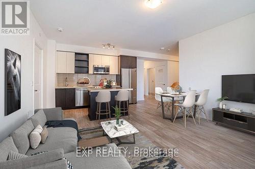 1707 - 4675 Metcalfe Avenue, Mississauga, ON - Indoor Photo Showing Living Room