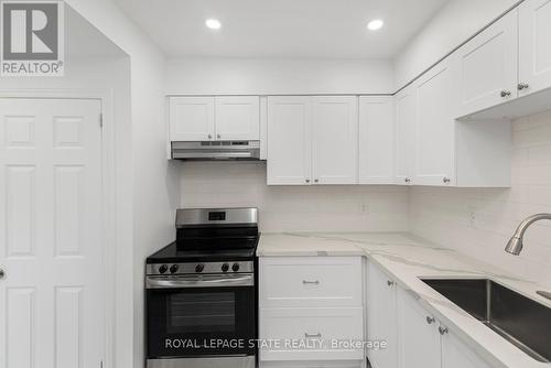 333 Britannia Avenue, Hamilton, ON - Indoor Photo Showing Kitchen