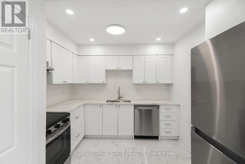 333 Britannia Avenue, Hamilton, ON - Indoor Photo Showing Kitchen