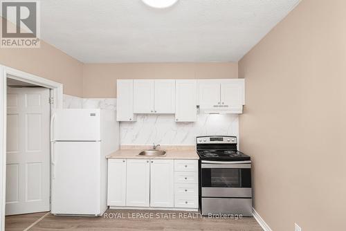 333 Britannia Avenue, Hamilton, ON - Indoor Photo Showing Kitchen