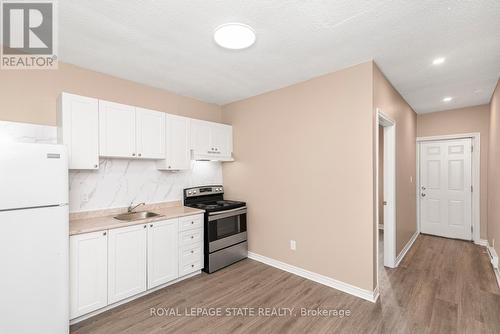 333 Britannia Avenue, Hamilton, ON - Indoor Photo Showing Kitchen