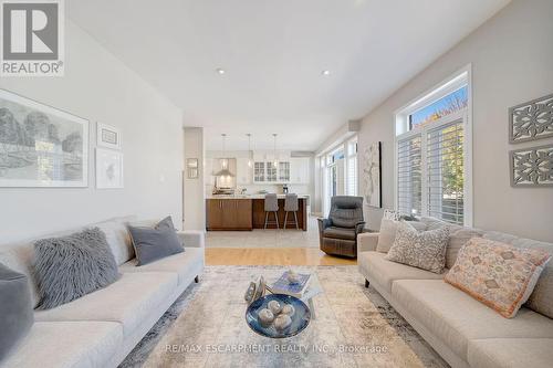 143 Valmont Street, Hamilton, ON - Indoor Photo Showing Living Room