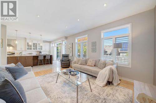 143 Valmont Street, Hamilton, ON - Indoor Photo Showing Living Room