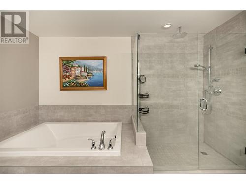 3865 Truswell Road Unit# 412, Kelowna, BC - Indoor Photo Showing Bathroom