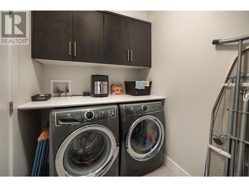 3865 Truswell Road Unit# 412, Kelowna, BC - Indoor Photo Showing Laundry Room