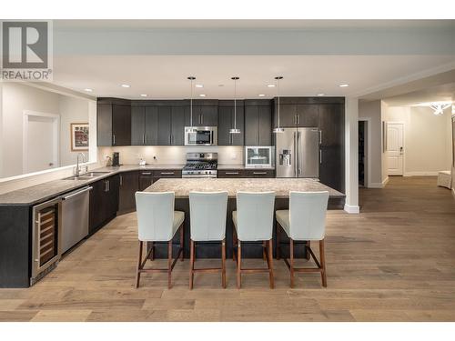 3865 Truswell Road Unit# 412, Kelowna, BC - Indoor Photo Showing Kitchen With Double Sink With Upgraded Kitchen