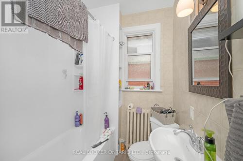 117 Fairleigh Avenue S, Hamilton, ON -  Photo Showing Bathroom