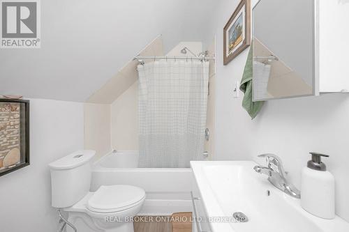 117 Fairleigh Avenue S, Hamilton, ON - Indoor Photo Showing Bathroom