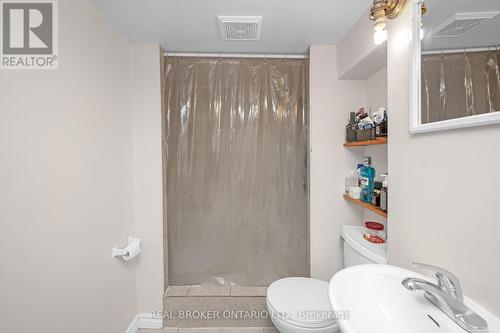 117 Fairleigh Avenue S, Hamilton, ON - Indoor Photo Showing Bathroom