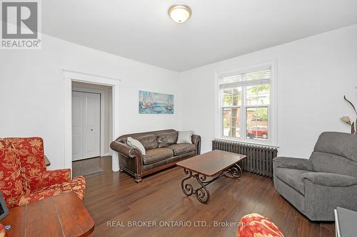 117 Fairleigh Avenue S, Hamilton, ON - Indoor Photo Showing Living Room