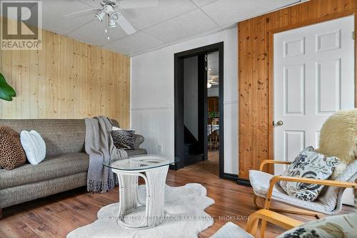 448 Thomas Street, Deseronto, ON - Indoor Photo Showing Living Room