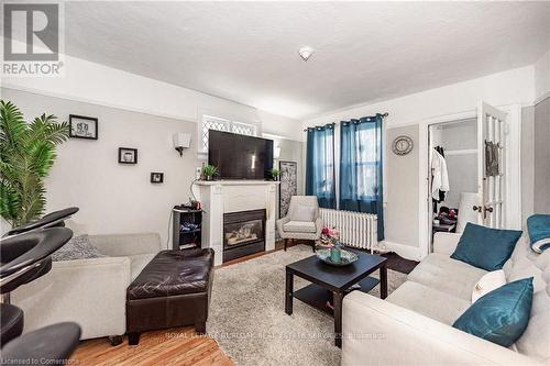 527 Kingston Road, Toronto, ON - Indoor Photo Showing Living Room With Fireplace