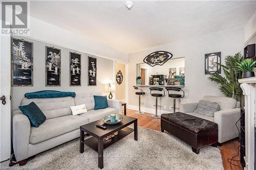 527 Kingston Road, Toronto, ON - Indoor Photo Showing Living Room