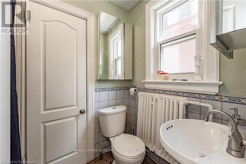 527 Kingston Road, Toronto, ON - Indoor Photo Showing Bathroom