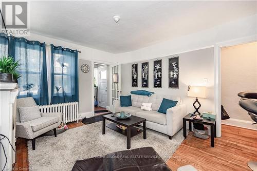 527 Kingston Road, Toronto, ON - Indoor Photo Showing Living Room