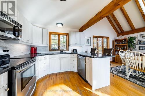 100 Snow Ridge Court, Oshawa, ON - Indoor Photo Showing Kitchen