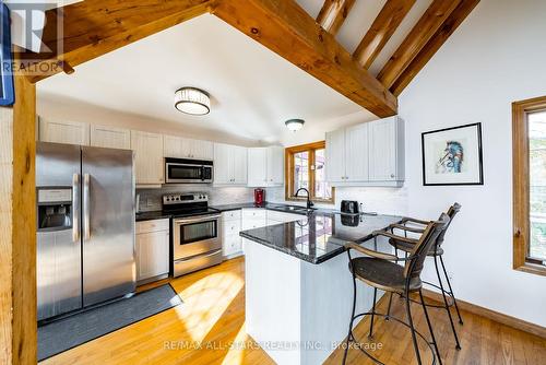 100 Snow Ridge Court, Oshawa, ON - Indoor Photo Showing Kitchen