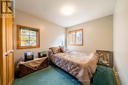 100 Snow Ridge Court, Oshawa, ON - Indoor Photo Showing Bedroom