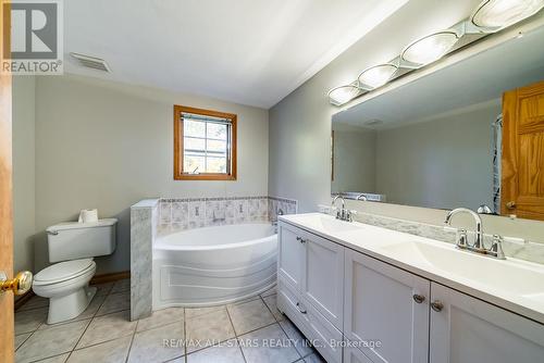 100 Snow Ridge Court, Oshawa, ON - Indoor Photo Showing Bathroom