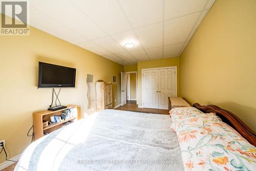 100 Snow Ridge Court, Oshawa, ON - Indoor Photo Showing Bedroom